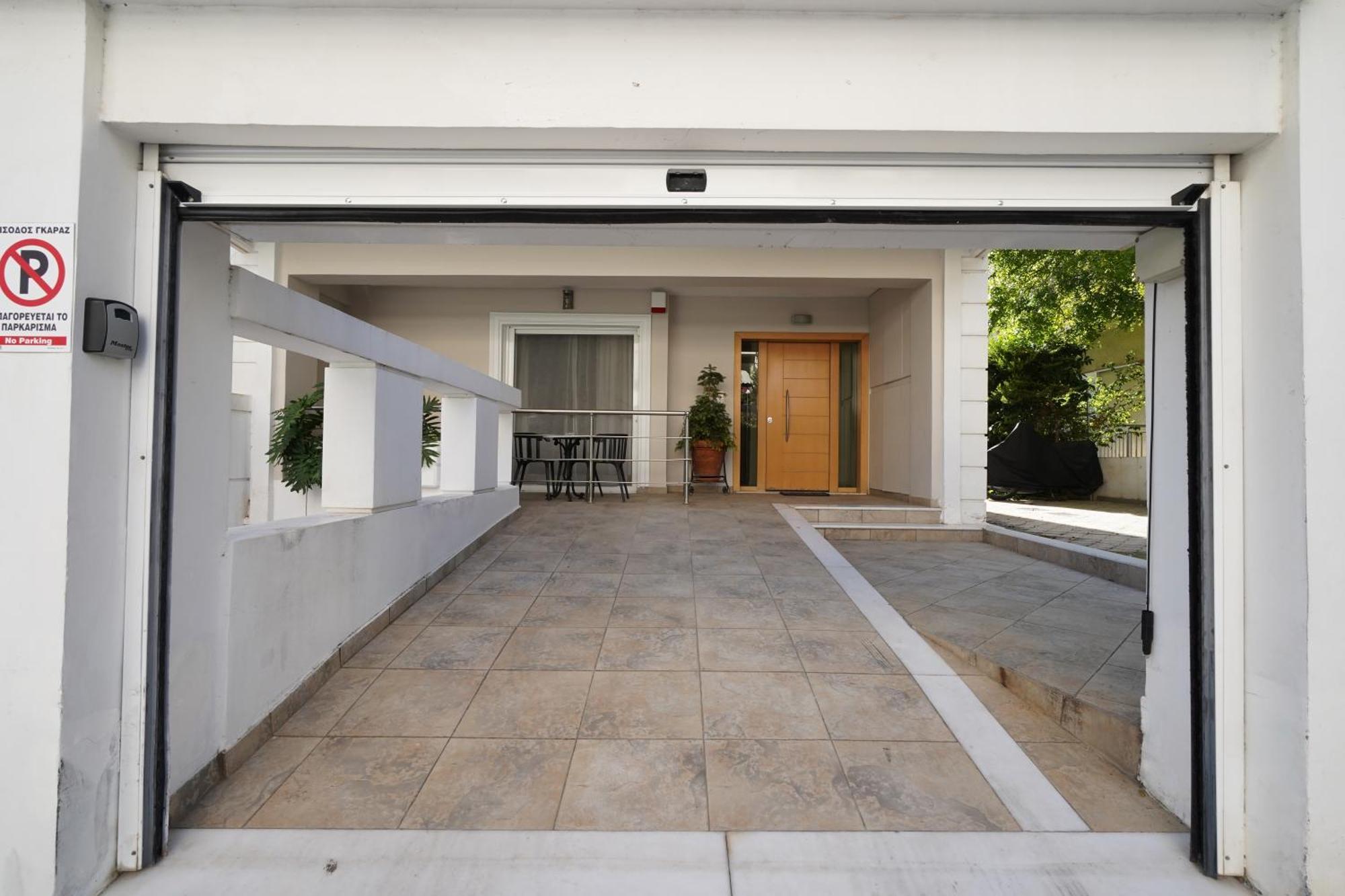 Garden Apartment Next To The Mall -Private Parking أثينا المظهر الخارجي الصورة