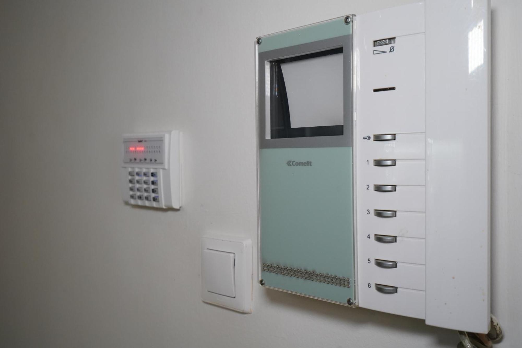 Garden Apartment Next To The Mall -Private Parking أثينا المظهر الخارجي الصورة